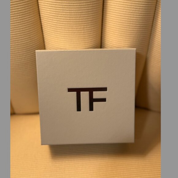 Tom Ford Gift Box with envelope and Ribbon - Picture 7 of 7